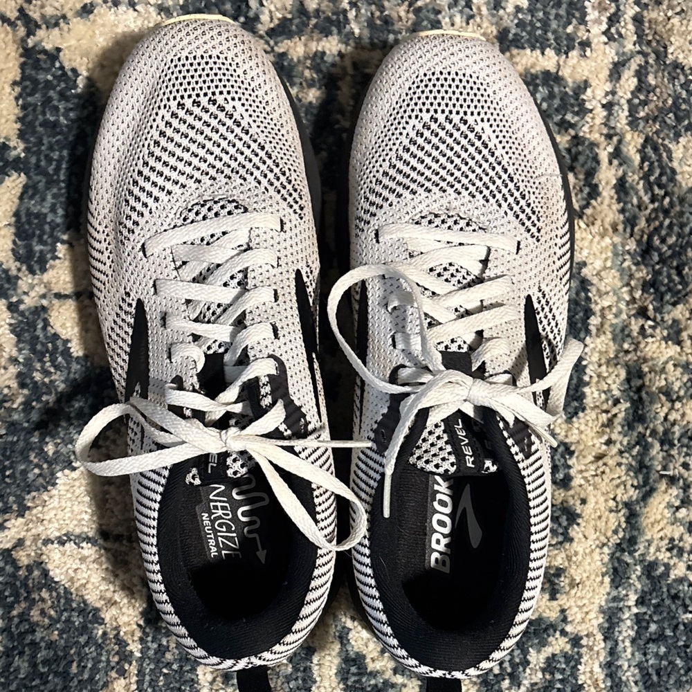 Brooks Energize Neutral Sneaker Size 9